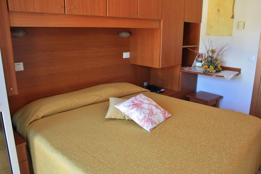Hotel San Siro มารินา ดิ เปียตราซันตา ภายนอก รูปภาพ